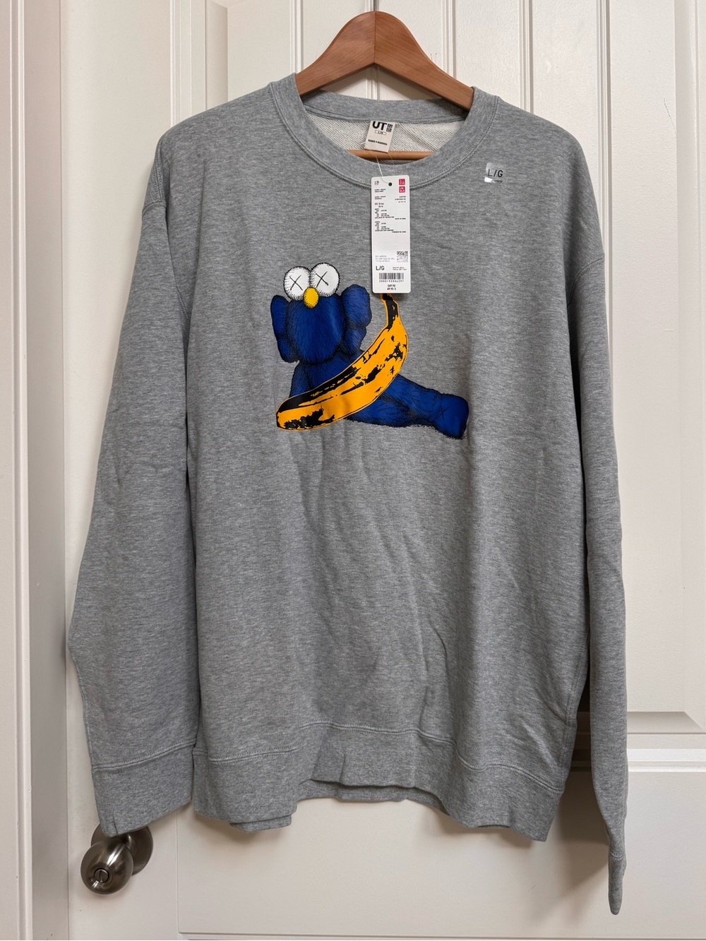 NWT Uniqlo x Kaws & Andy Warhol Grey Cookie Monster Crewneck Sweatshirt. Size L
